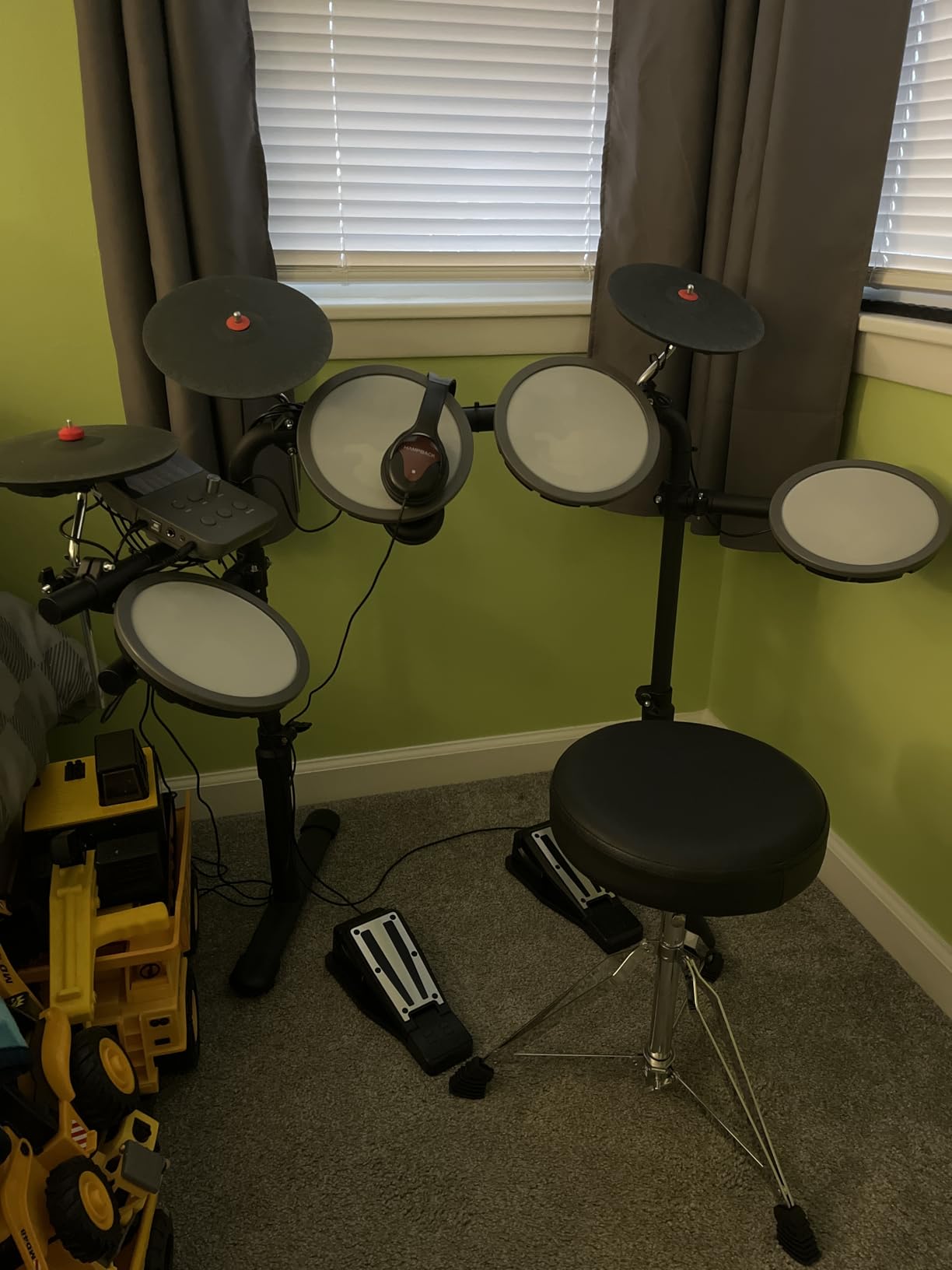 HAMPBACK MK-0 Electric Drum Set with 7'' Quiet Mesh Drum Pads, 8'' Full Rubber Cymbals, 12 Kits and 68 Authentic Sounds, USB MIDI, Throne, Sticks, Headphone, 2 Switch Pedals for Beginners & Kids customer photo 2