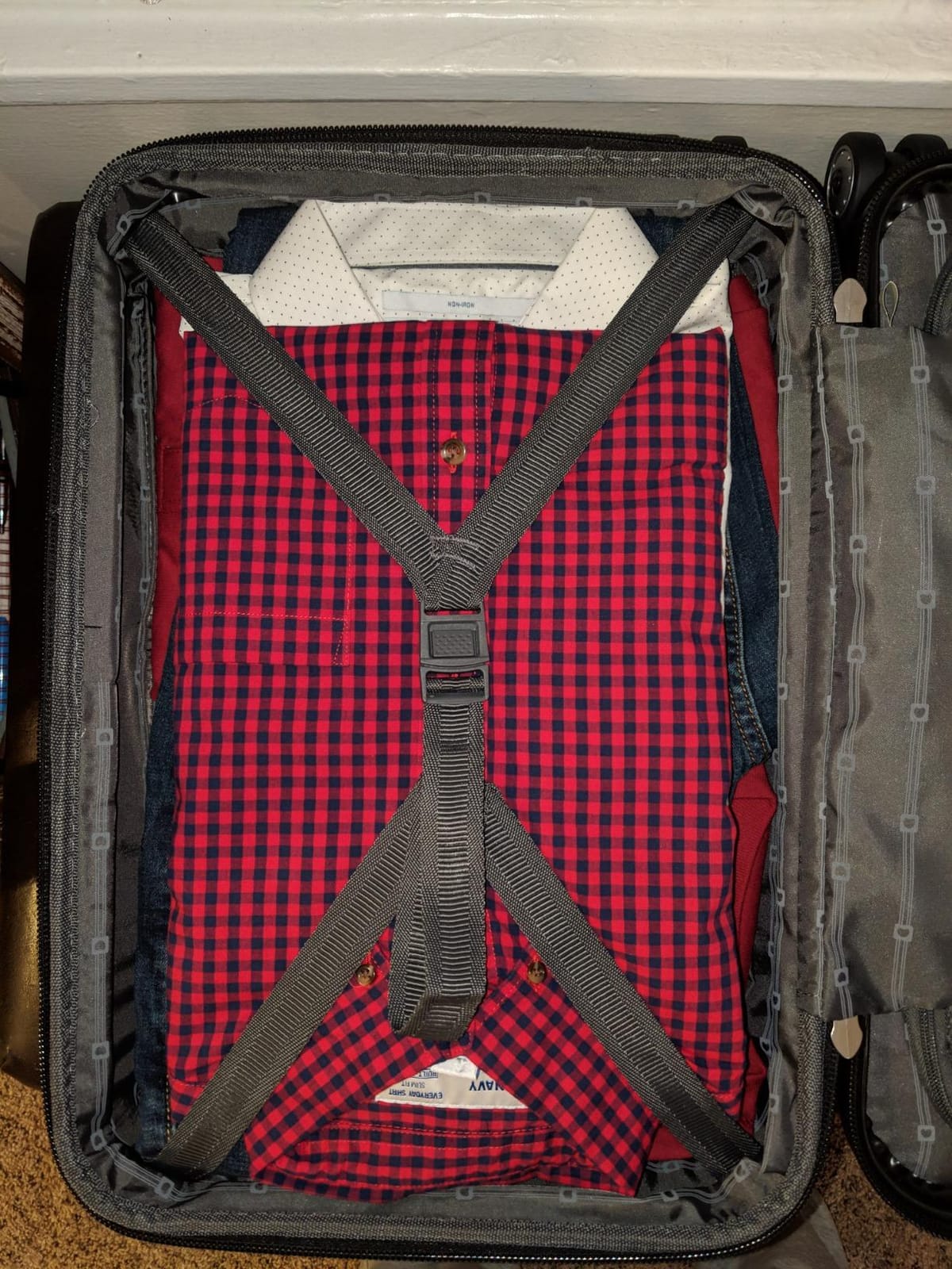 DELSEY PARIS Helium Aero Hardside Expandable Luggage with Spinner Wheels, Titanium, 2-Piece Set (21/28) customer photo 1
