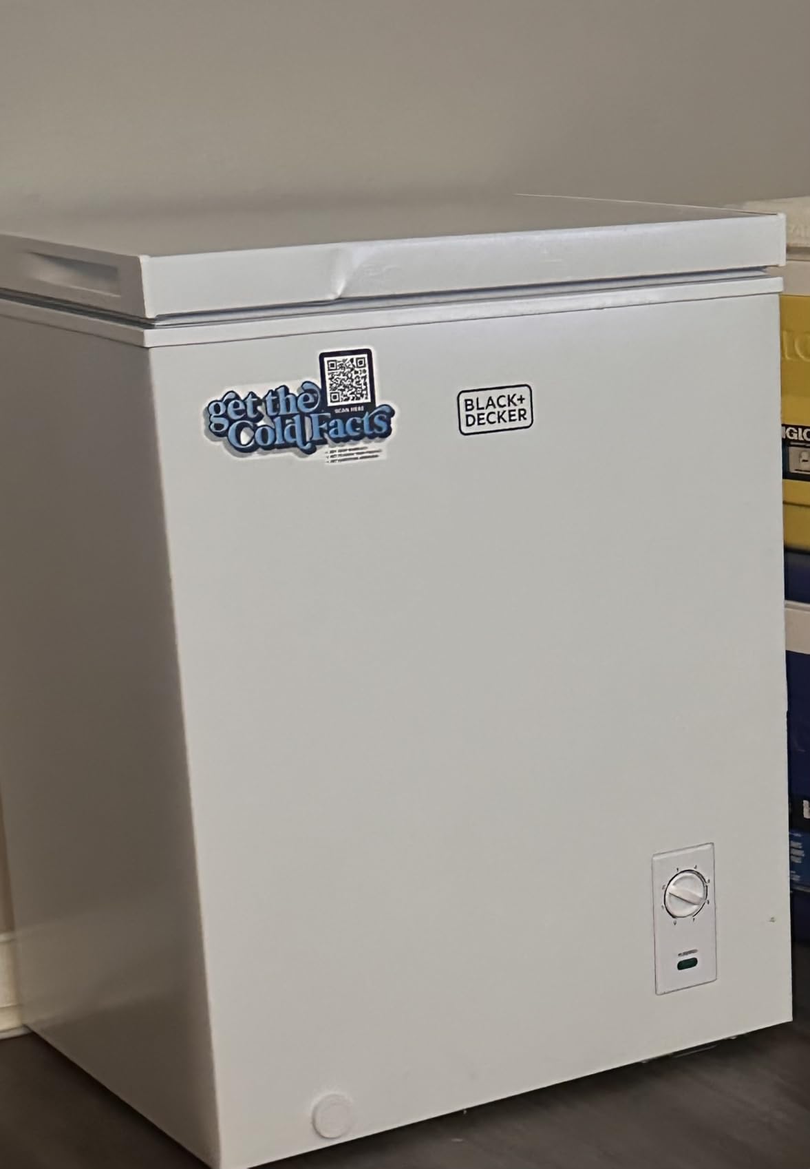 BLACK+DECKER 10 Cu. Ft. Chest Freezer, R600a Refrigerant, BCF1000E, White customer photo 1
