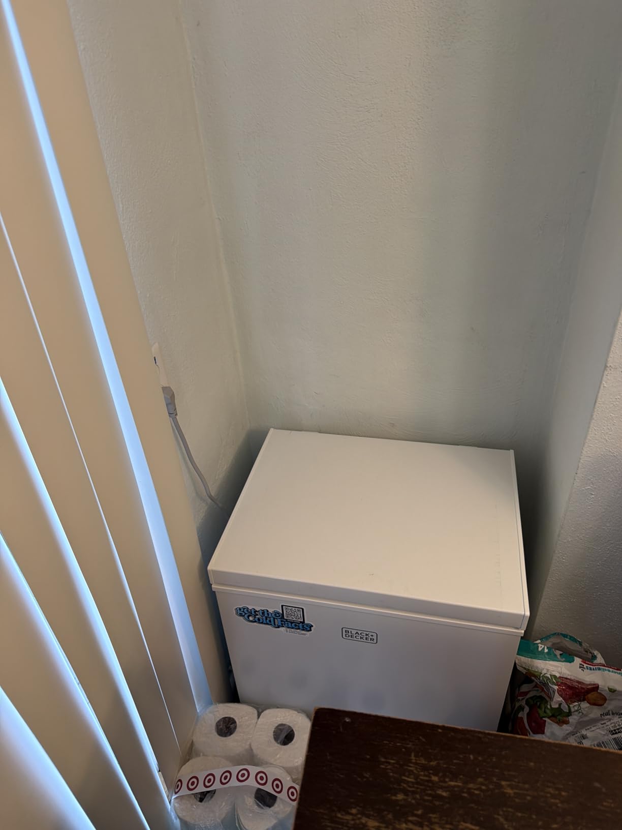 BLACK+DECKER 8.9 Cu. Ft. Chest Freezer, R600a Refrigerant, BCF890E, White customer photo 2
