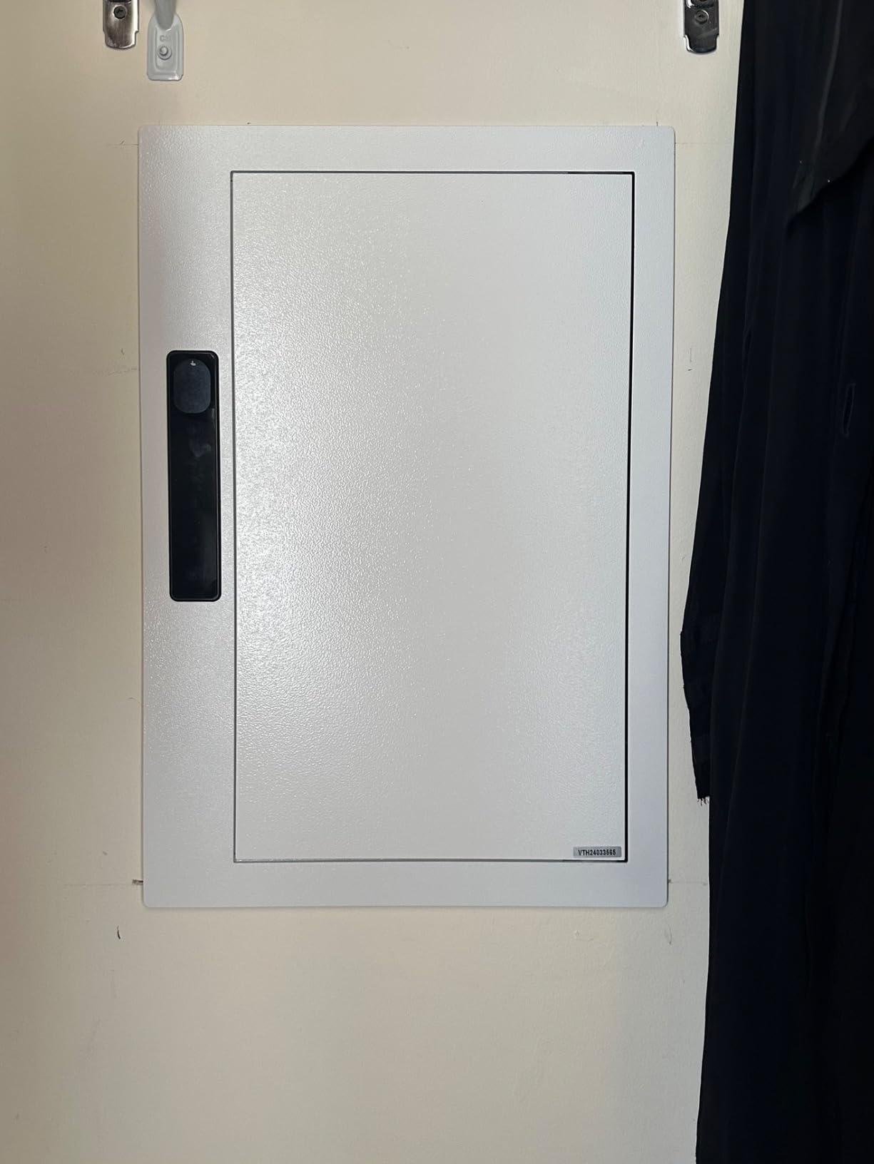 Grimtron Electronic Wall Safe Between 16