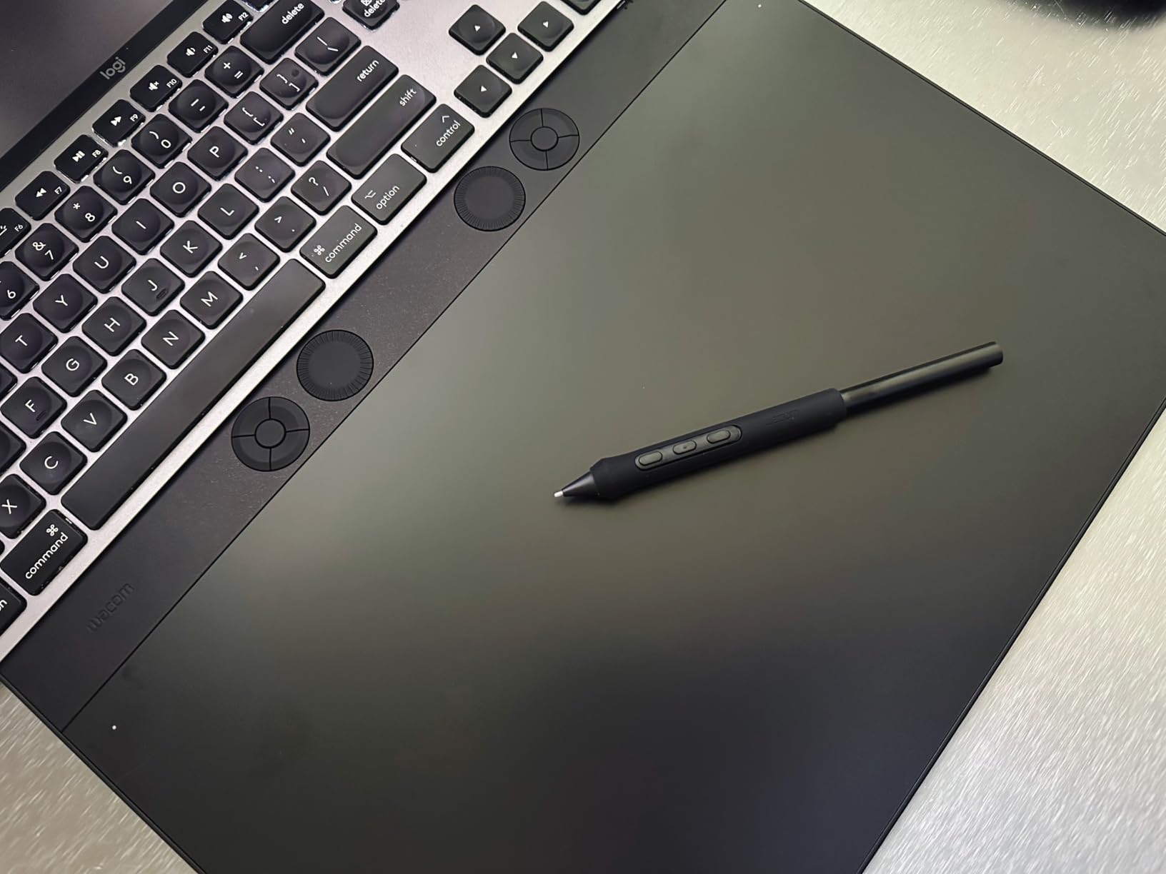 Wacom Intuos Pro Large, Bluetooth Graphic Drawing Tablet with ProPen 3 customer photo 1