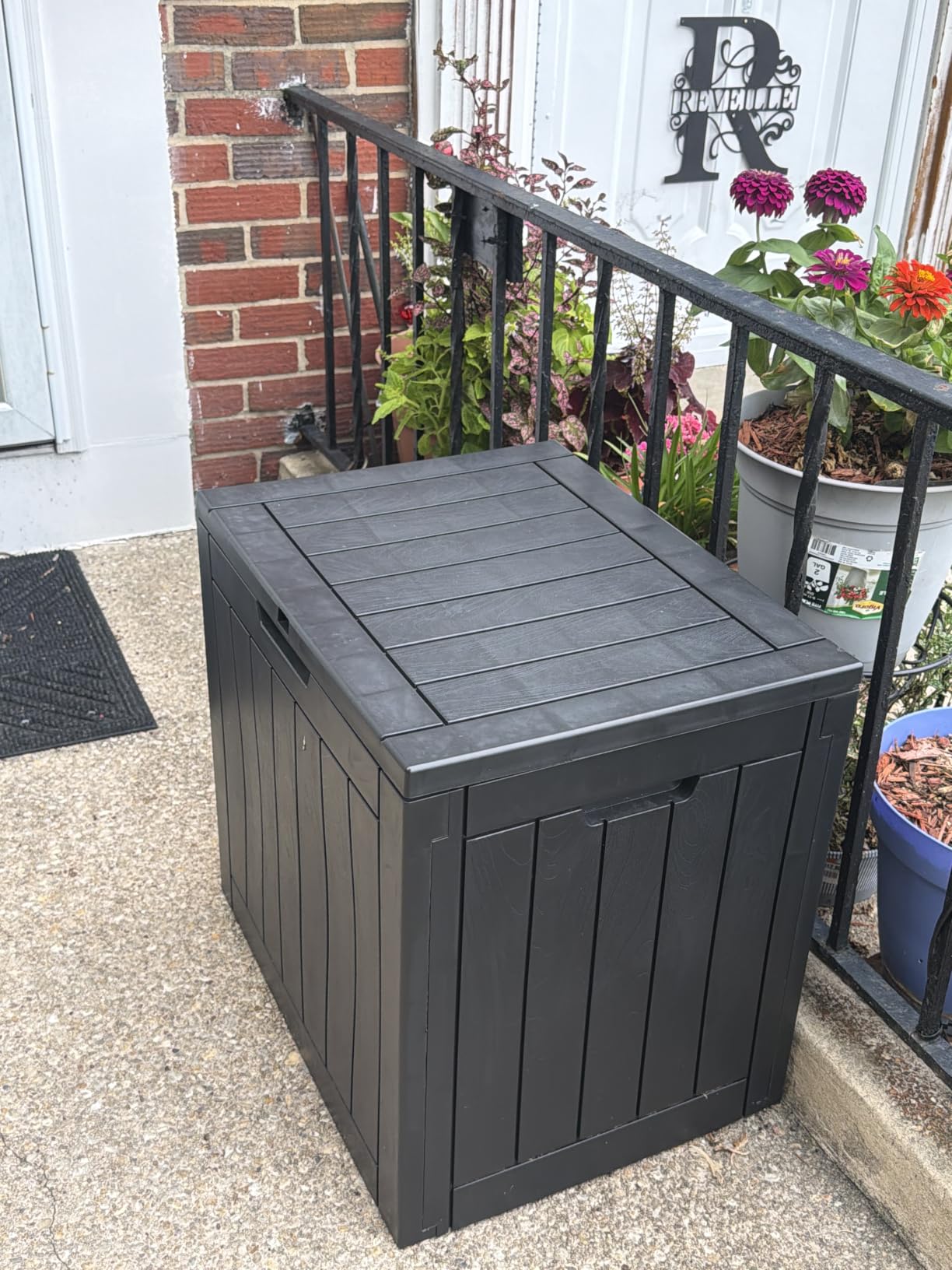 35 Gallon Outdoor Deck Box Lockable Waterproof Storage Black customer photo 2