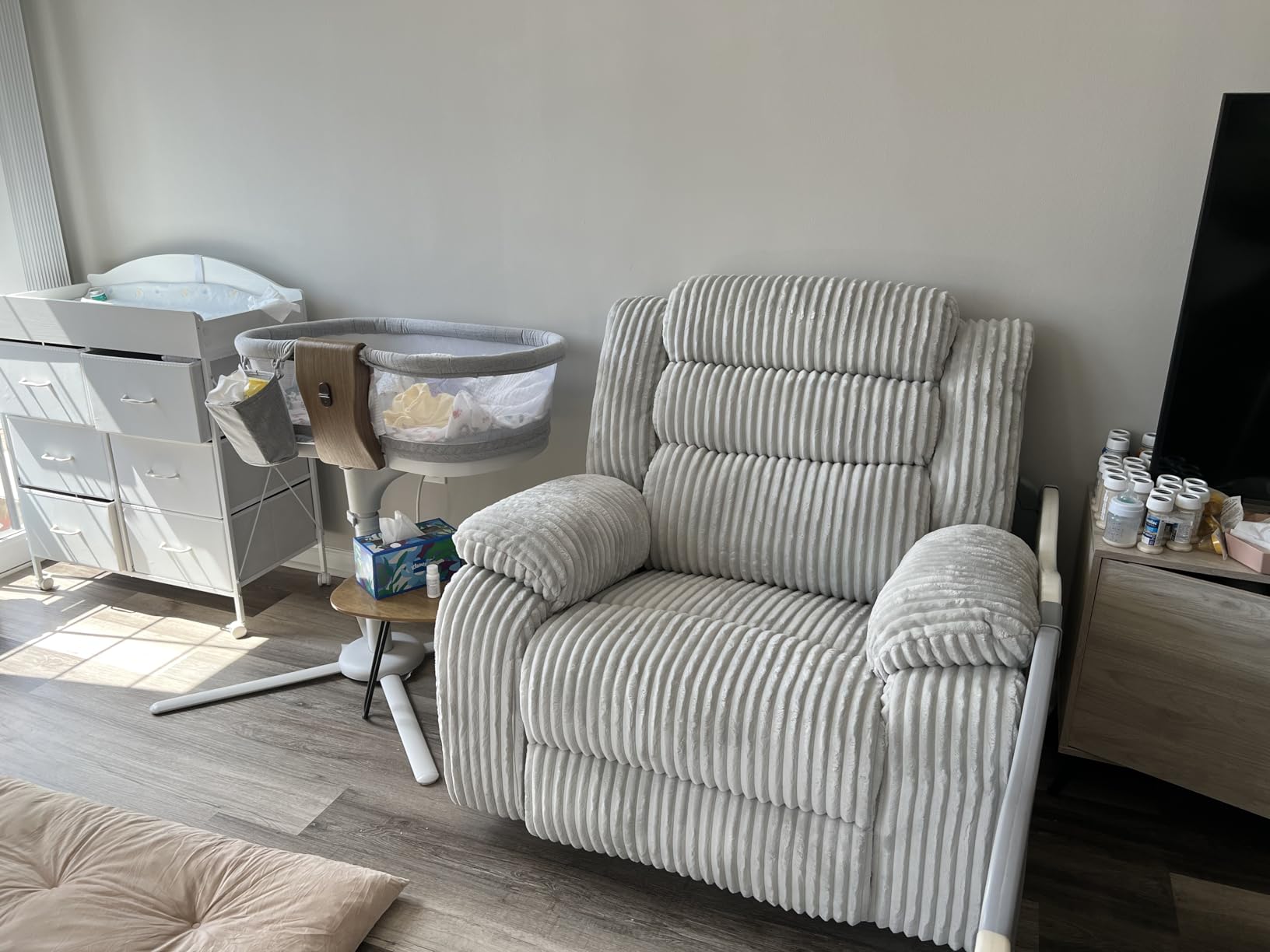 SINCRUMI Power Swivel Rocker Recliner Chair for Adult with Vibration & Heat customer photo 2