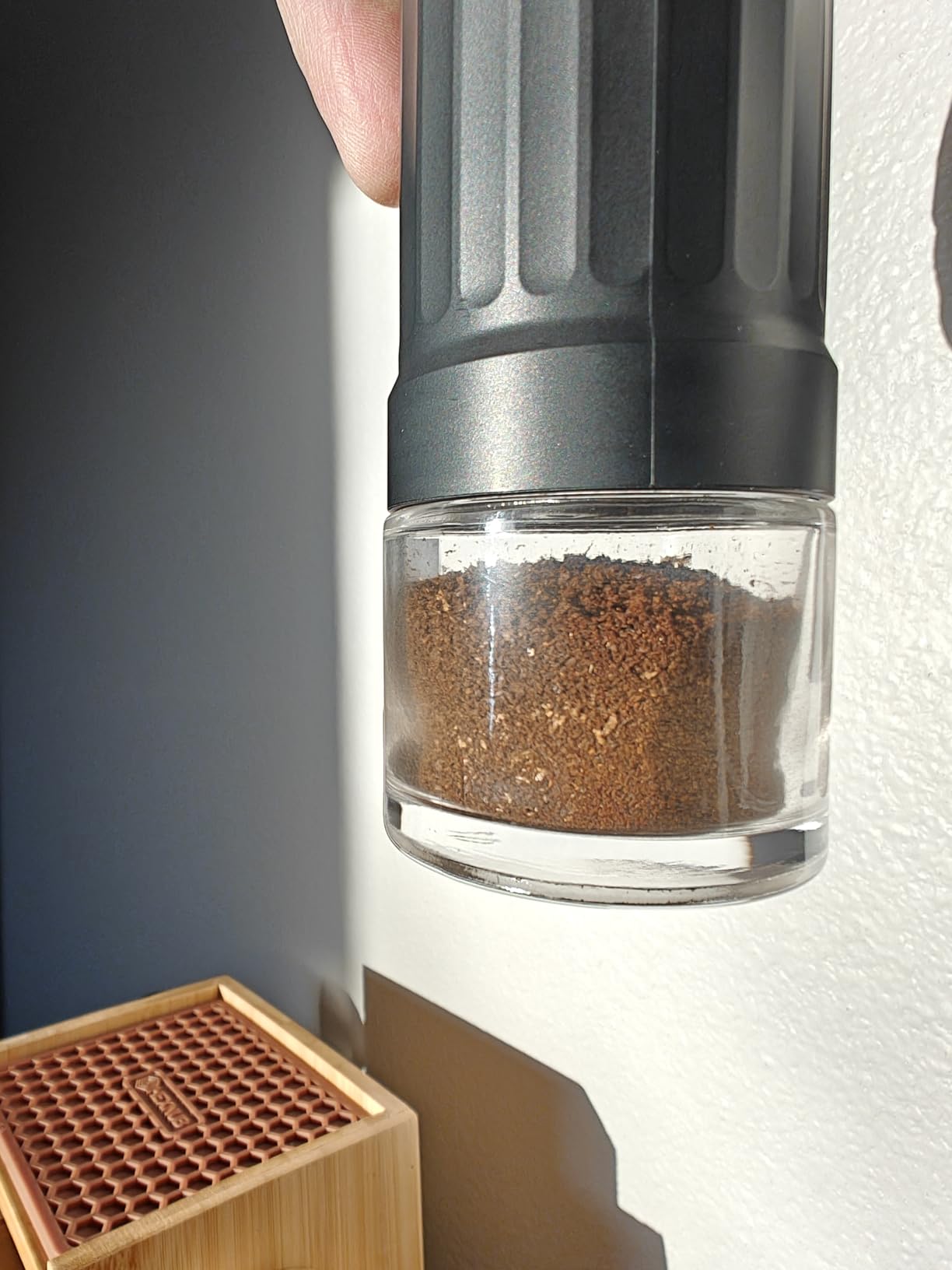 CEVING Mini Manual Coffee Grinder With 40 Adjustable Settings, Black customer photo 1