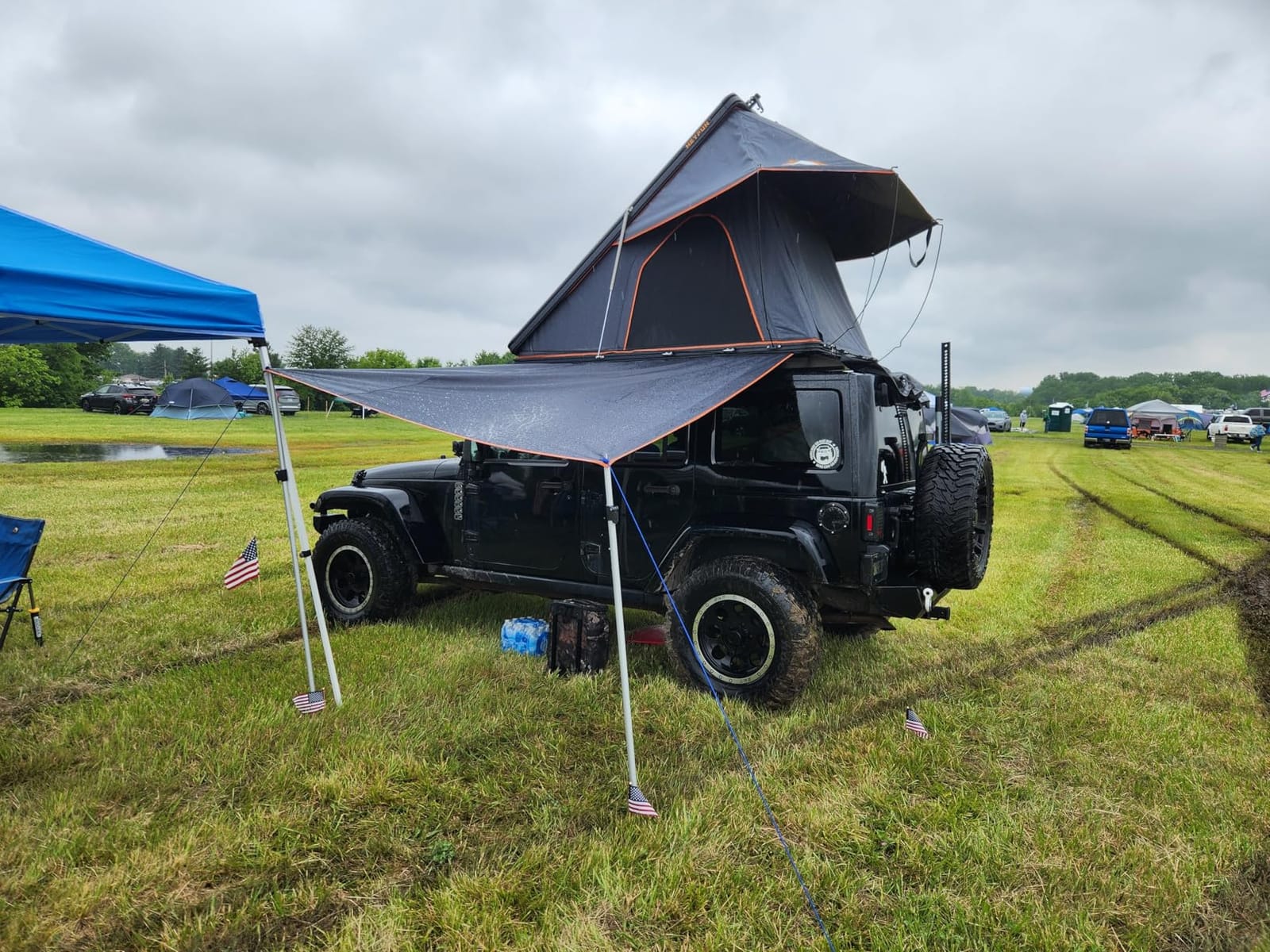Adventurer Pro Rooftop Tent Hard Shell, 2-3 Person Aluminum Roof Top Tent customer photo 1