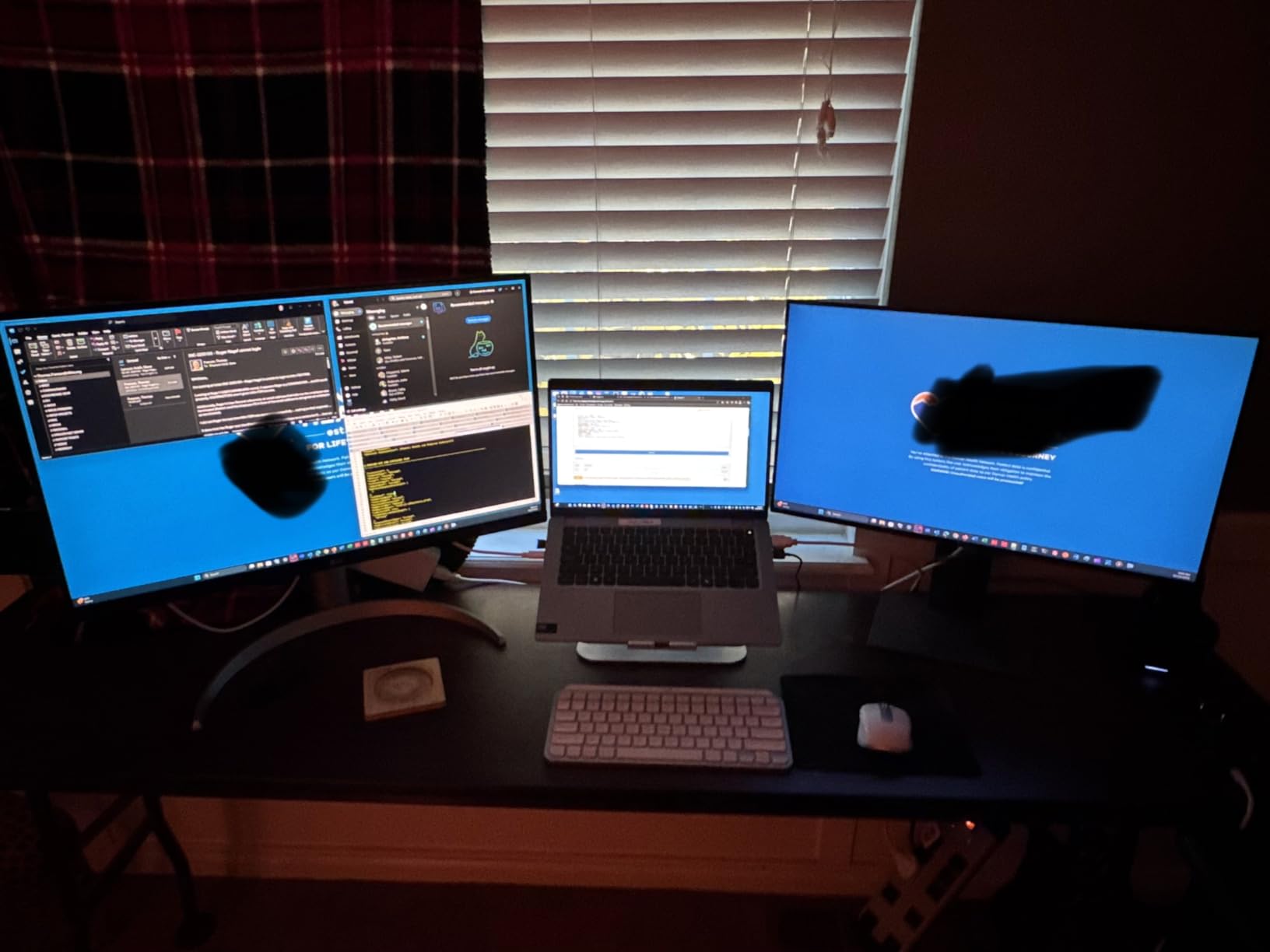 LG 27UP850K-W 27-inch Ultrafine 4K UHD IPS Monitor, White customer photo 2