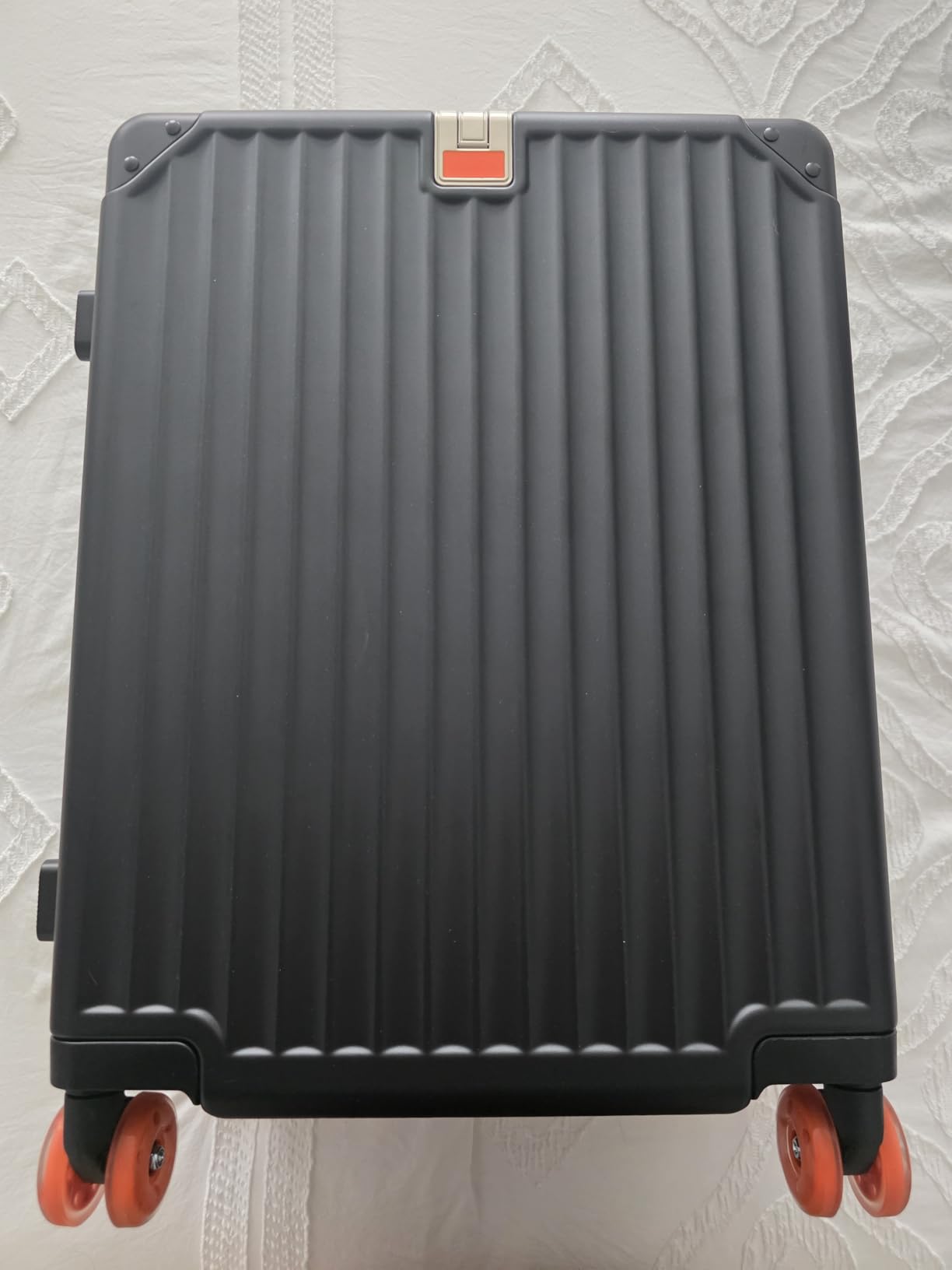 ROPLUS Aluminium Frame Carry on Luggage with Smooth Jelly Wheels, Hardside Zipperless Rolling Suitcase with TSA Lock (WhiteGreen, 21-Inch) customer photo 2