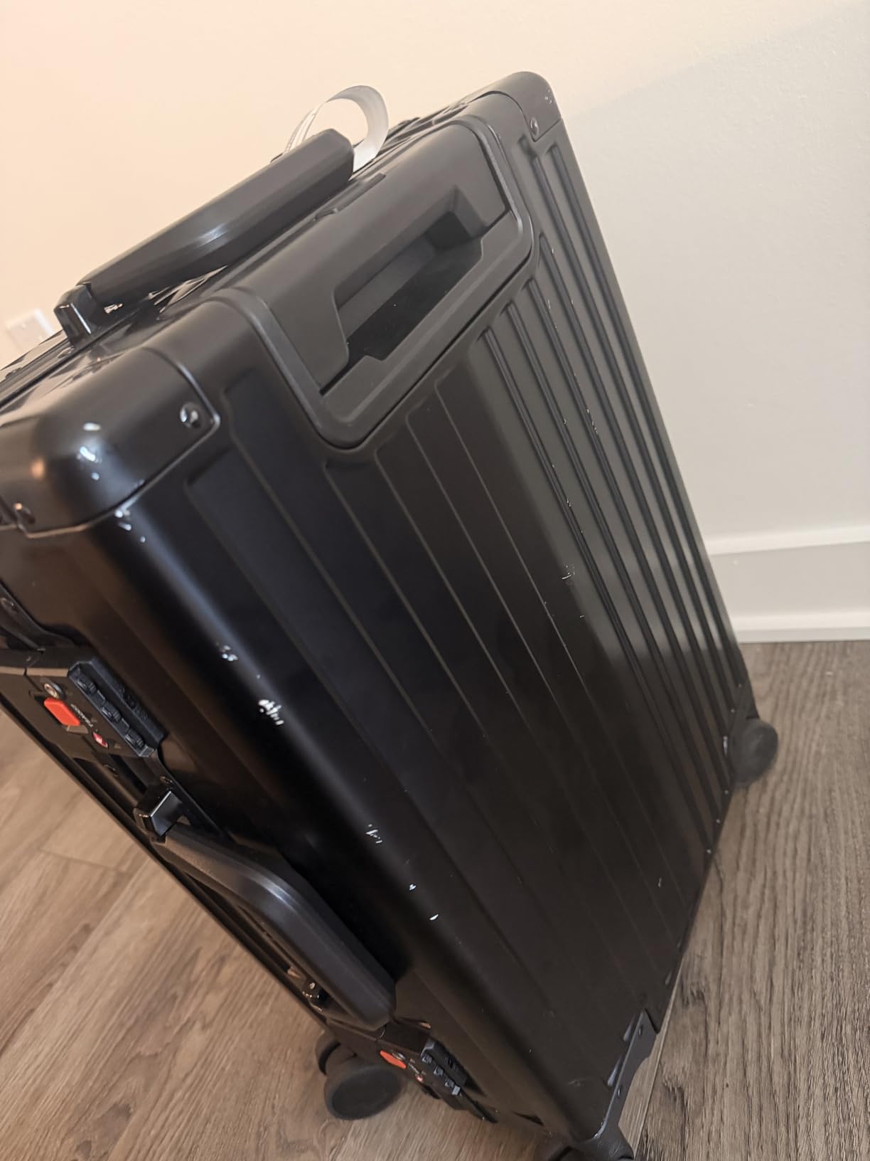 VentureVault All Aluminum Zipperless Carry On Luggage, 20 Inch, Black customer photo 1