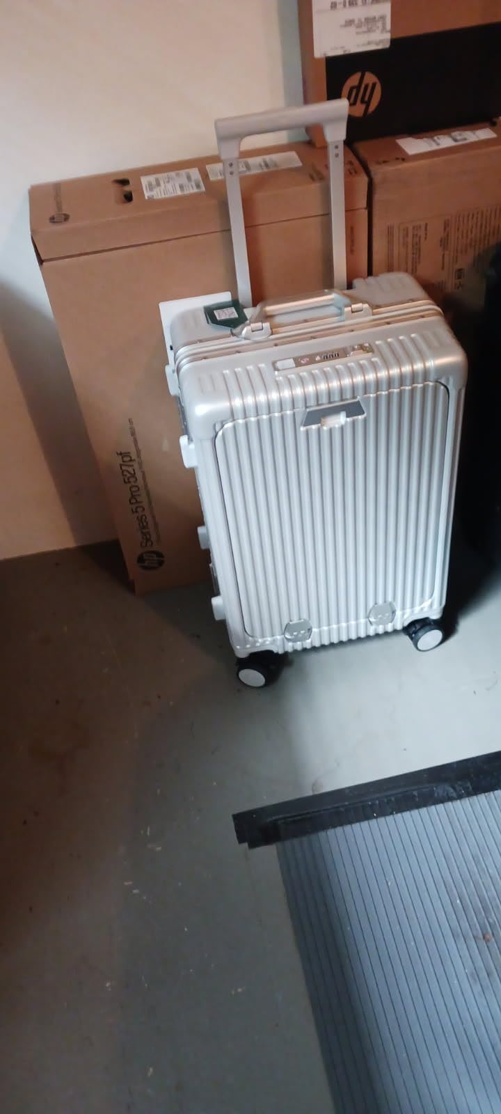 Nobl Travel Carry on Luggage, Zipperless Aluminum Frame Hardshell Suitcase customer photo 1