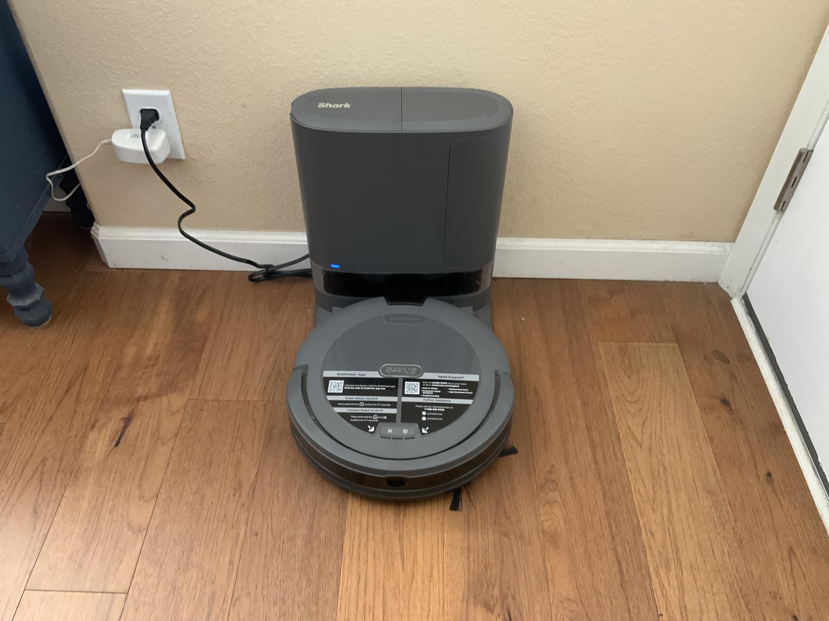 Shark Navigator Robot Vacuum + Self-Empty Base, Grey, RV2120AE customer photo 1
