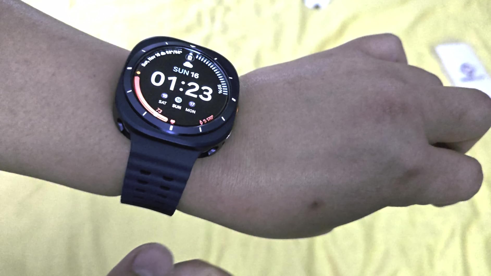 Samsung Galaxy Watch Ultra (2025), Titanium Silver, 47mm LTE Smartwatch customer photo 1