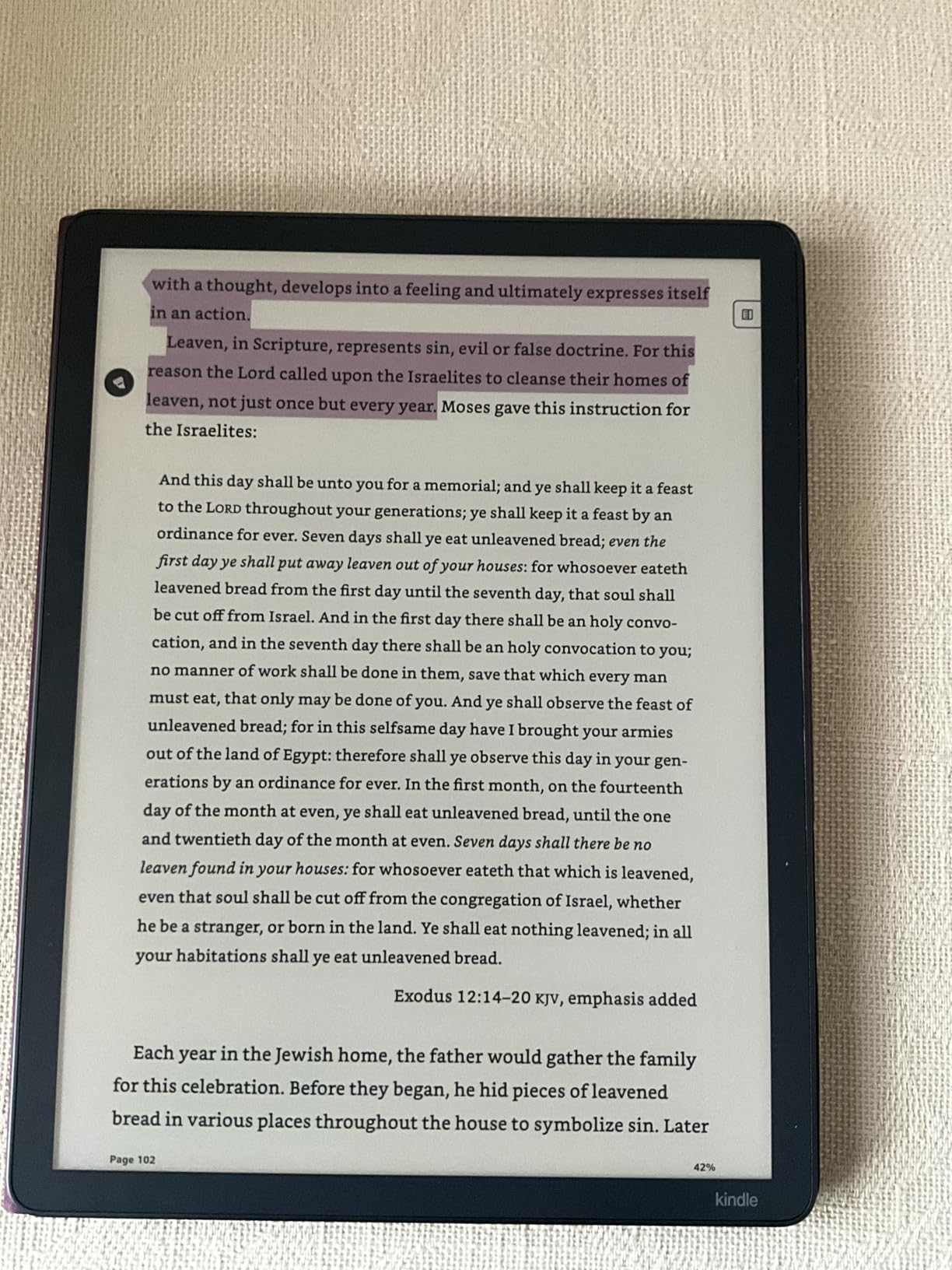 Amazon Kindle Scribe Colorsoft 64GB (newest model) — 11” paper-like color display with front light — One notebook to replace them all — Write in notebooks, docs, and books. Pen included - Graphite customer photo 2