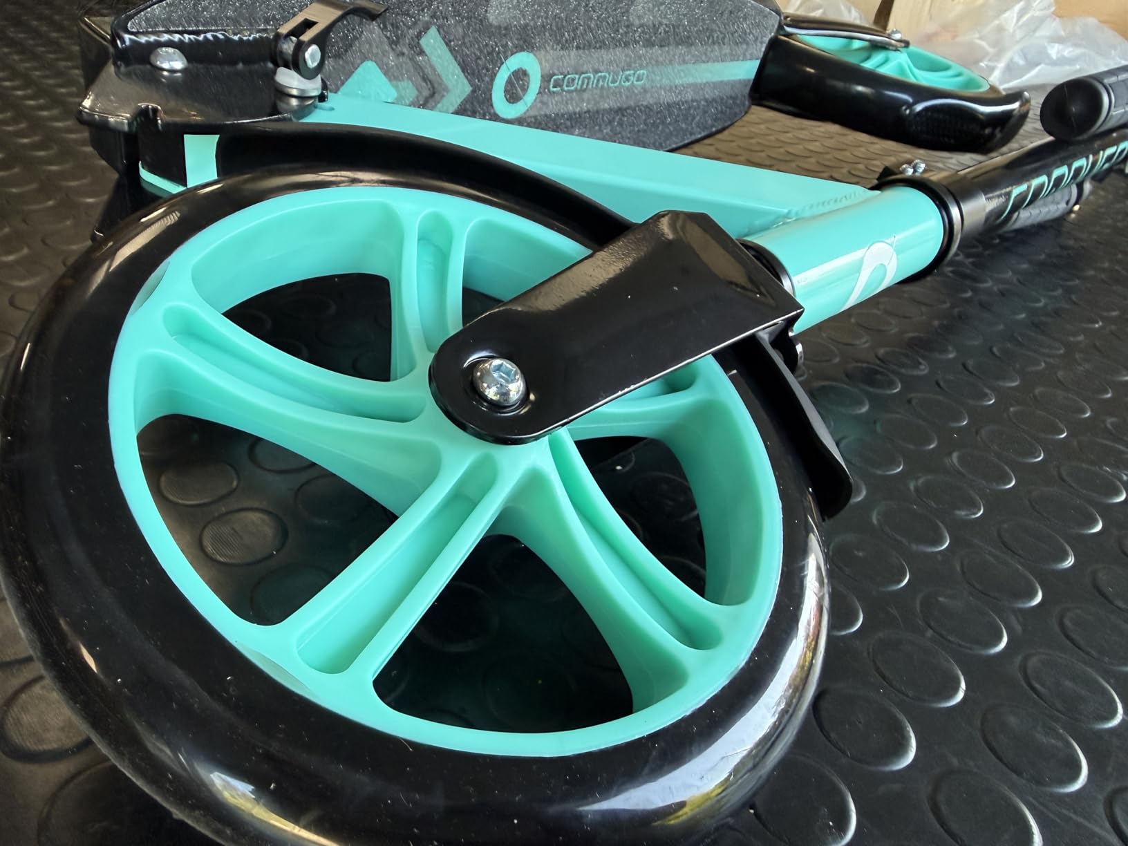 Kick Scooter for Kids 6+, Teens & Adults, Lightweight 9.5 lbs, Foldable with Carry Strap, 8
