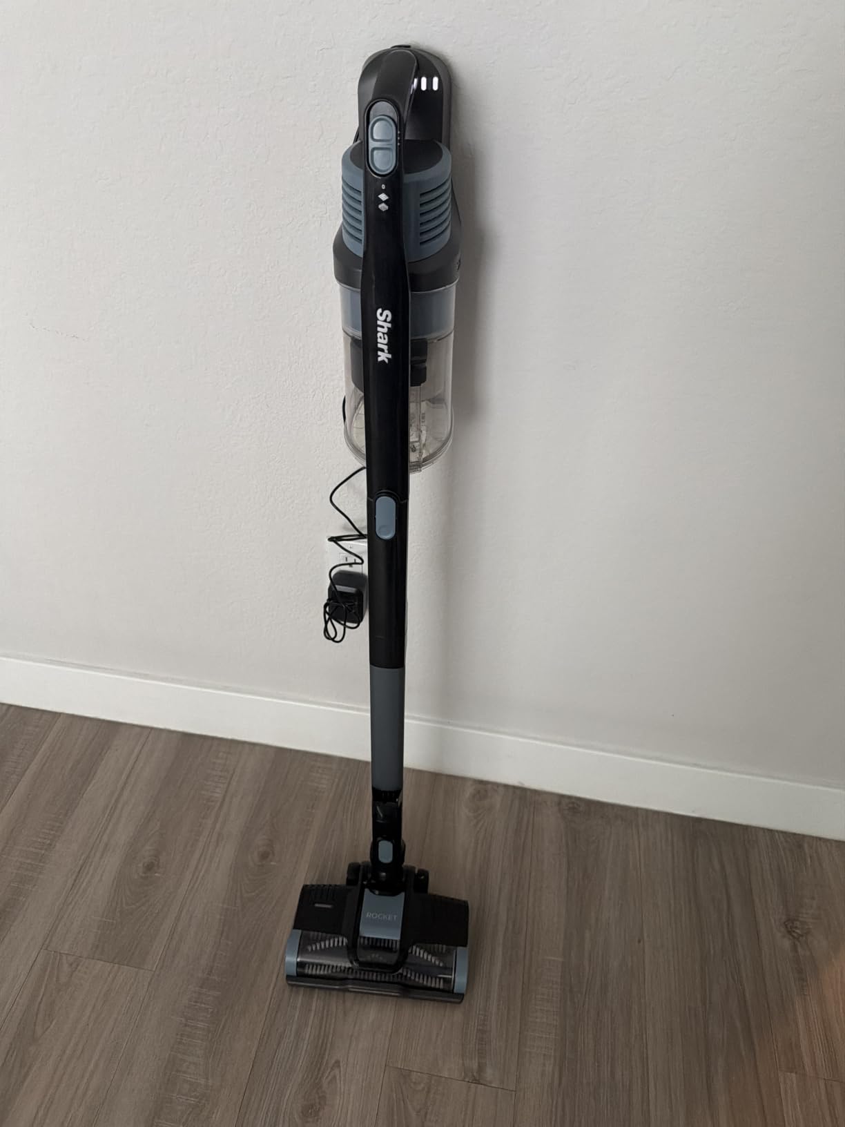 Shark Pet Cordless Stick Vacuum, Ice Blue, IX141AMZ customer photo 1