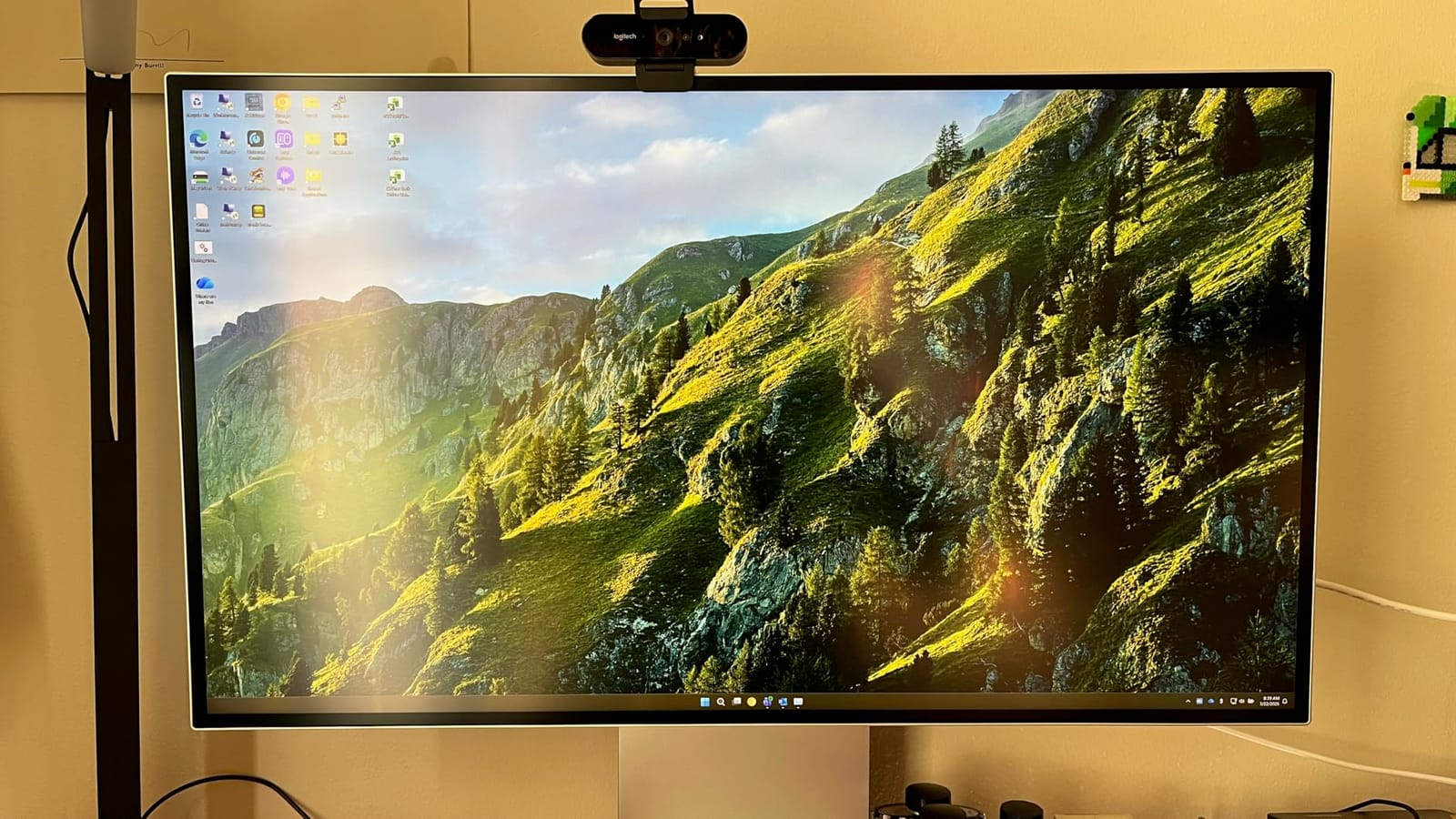 LG 32U990A-S 32-Inch Ultrafine 6K (6144 x 3456) Nano IPS Black Thunderbolt 5 Professional Monitor, 60Hz, DisplayHDR 600, Speakers, HDMI 2.1, DisplayPort 2.1, USB-C, Tilt/Height/Pivot Stand, Silver customer photo 2