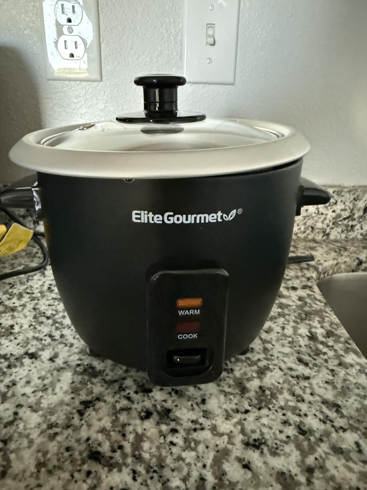 Elite Gourmet ERC003BX Rice Cooker, Keep Warm, Black, 6 Cups Cooked customer photo 1