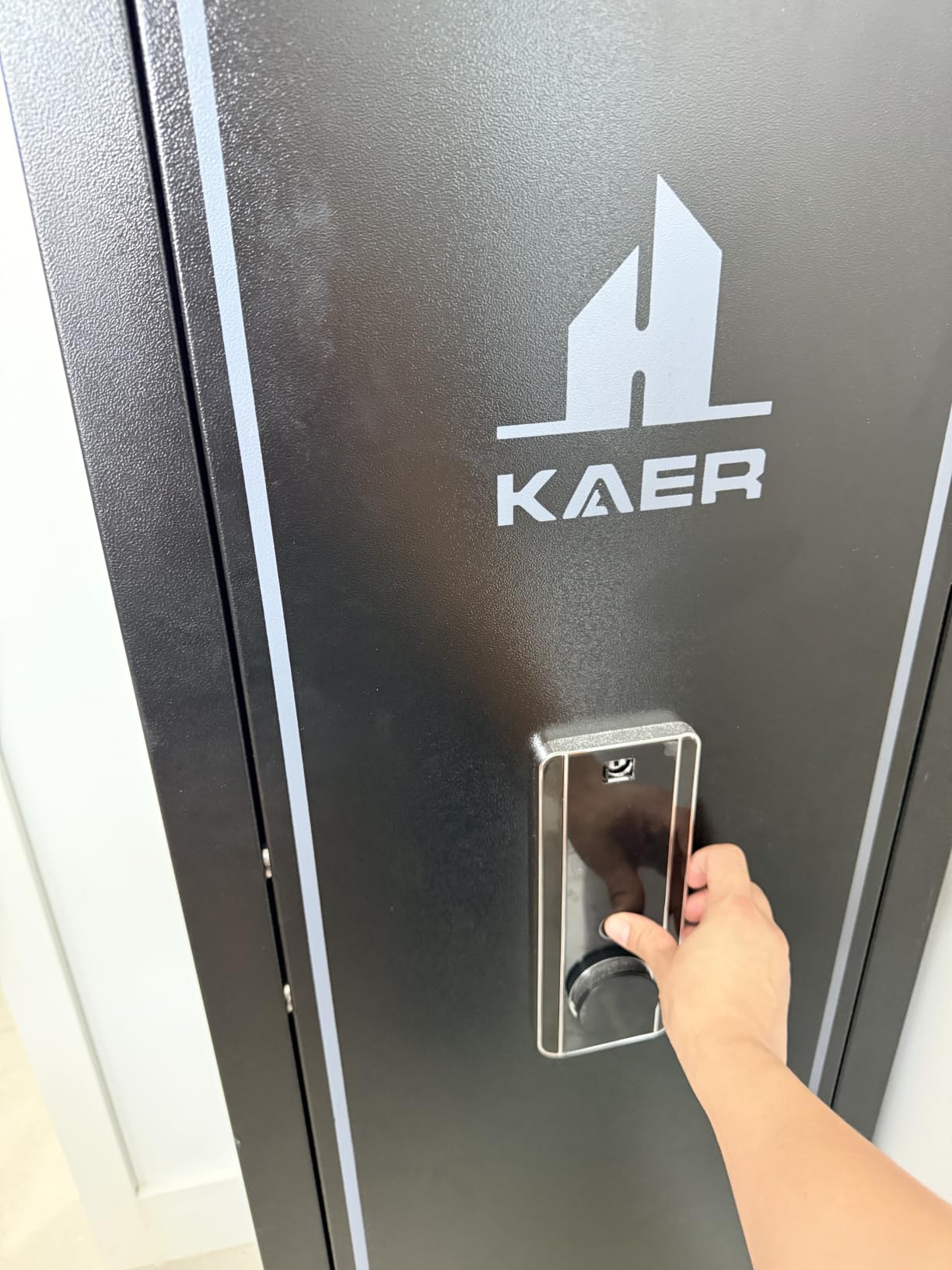 KAER Biometric Gun Safe Rifle,Gun Safes for Rifles and Pistols Holds 14-15 Firearms with Adjustable Racks & Pistol Storage,Fingerprint Keypad Lock Gun Cabinet for Home & Hunting for Enthusiasts customer photo 1
