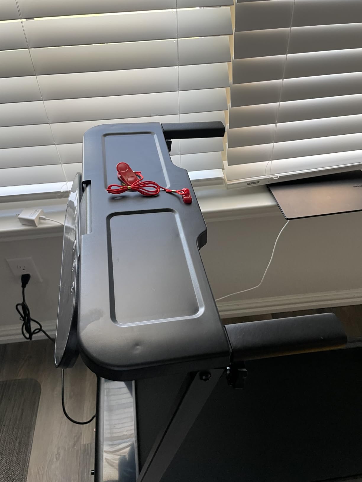 Walking Pad Treadmill with Handle Bar and Incline, 3.5HP Portable Mini Treadmills with Handles for Exercising, 0.6-10MPH Compact Walking Treadmills for Home Small, 400LB Capacity customer photo 2
