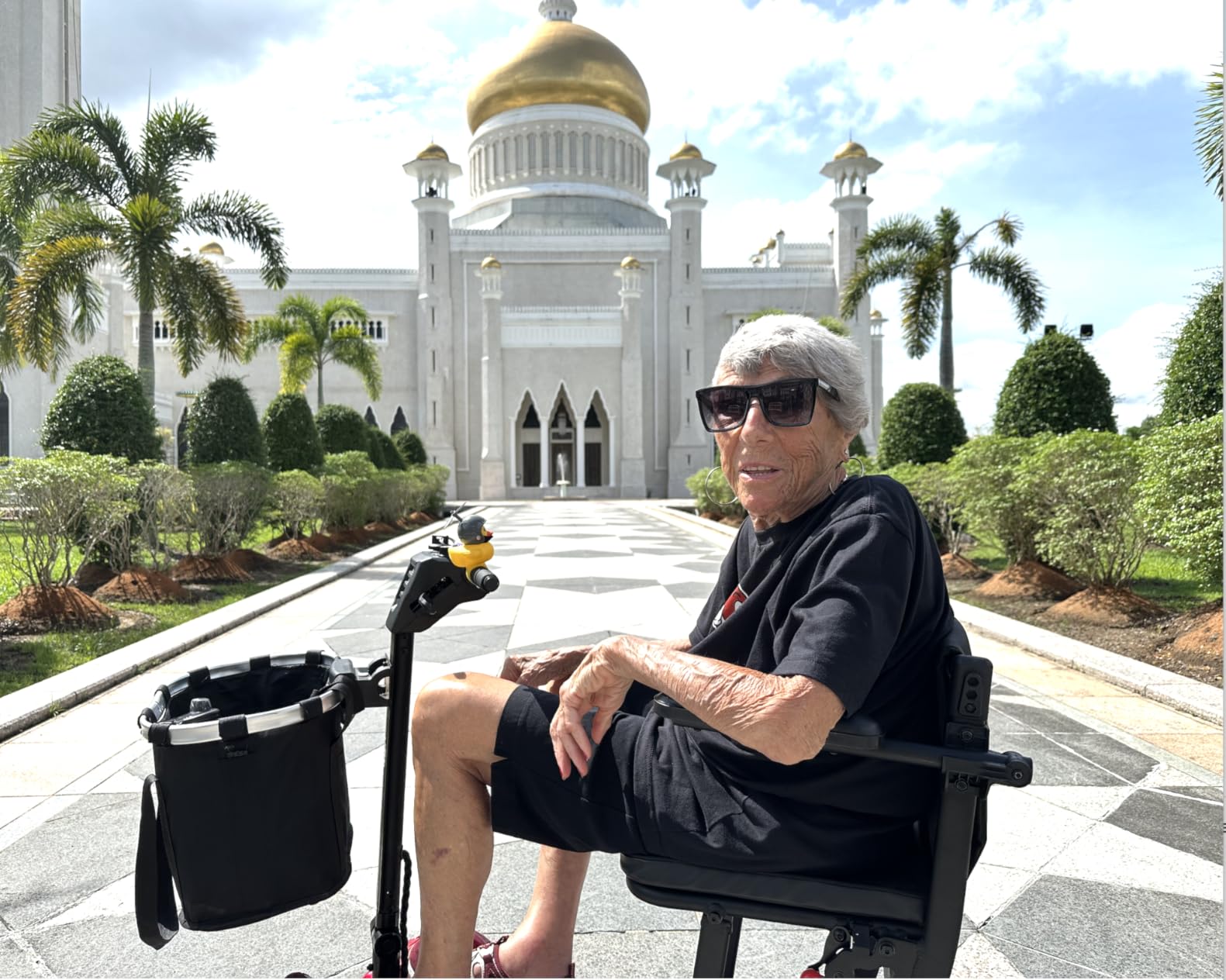 Aotedor Lightweight Mobility Scooter for Seniors, 36 lbs, 22-Mile Range customer photo 2
