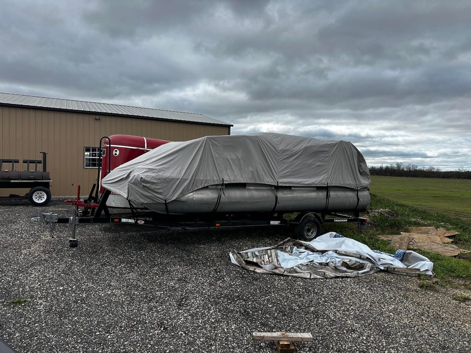 Pontoon Boat Cover 22-24 ft, 1200D Heavy Duty Waterproof Trailerable Cover for Pontoon Boats Up to 8.5 ft Beam, 16 Straps, Elastic Hem &Outboard Motor Cover, Gray customer photo 1
