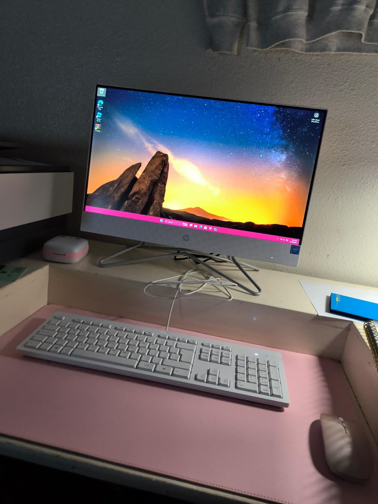 HP 24“ OmniStudio All-in-One Desktop Computer, 8GB DDR5 RAM, 128GB UFS customer photo 2