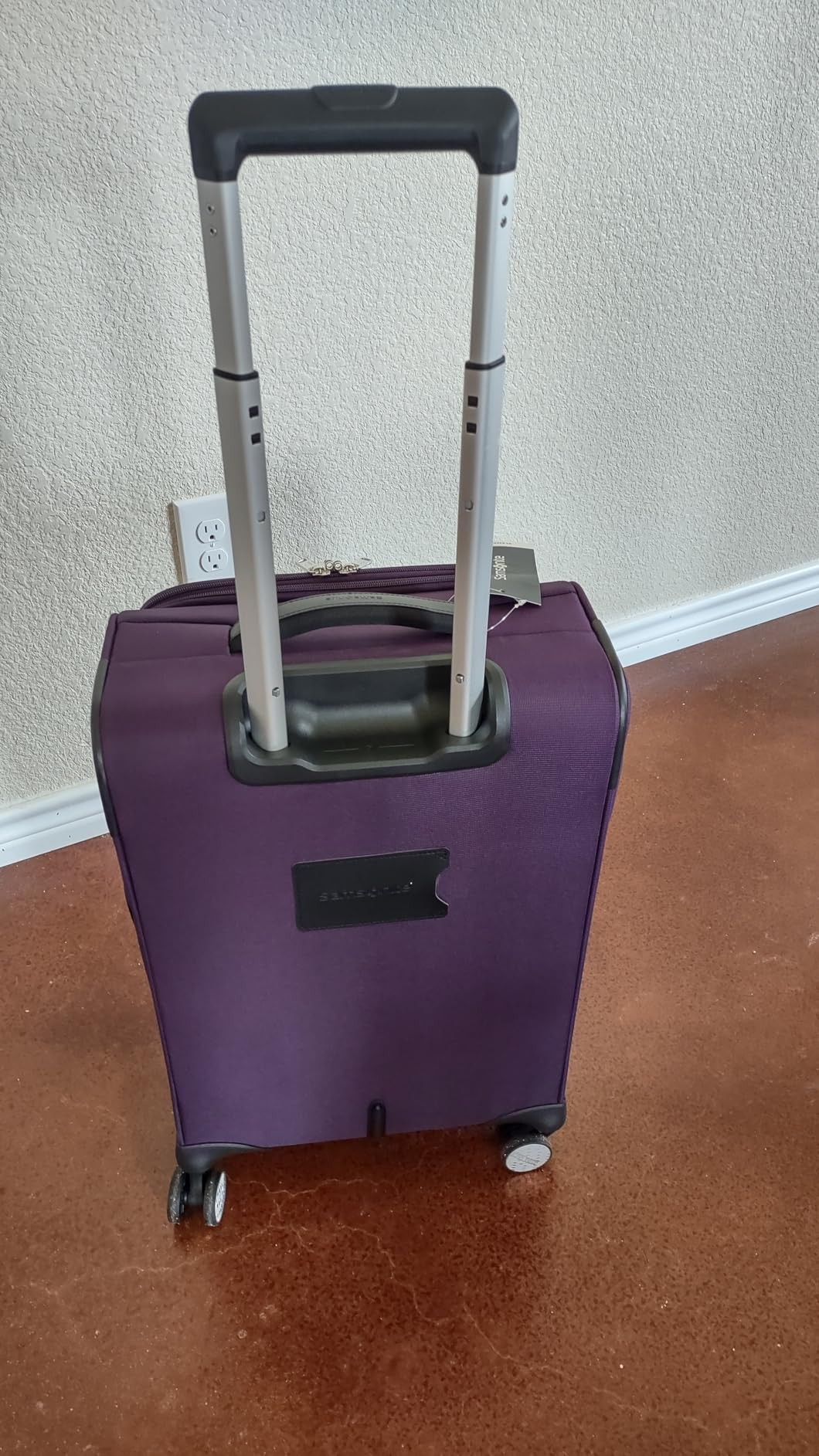Samsonite Carry-On Soft-Sided Expandable 21-Inch Element Suitcase: Airline Approved for Most Major Airlines, Durable, 360° Spinner Wheels, Adjustable Handle, 2 Front & Side Pocket- Bistro Green customer photo 2