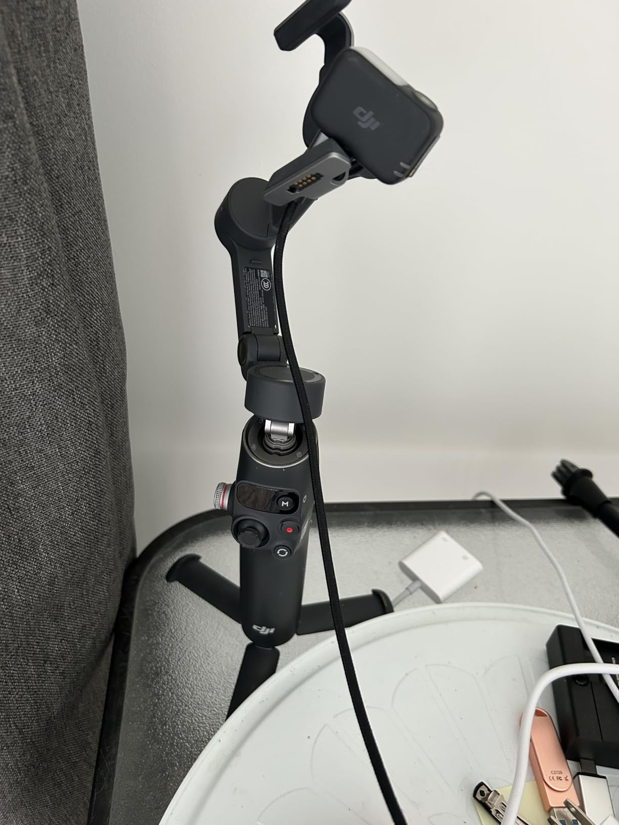 DJI Osmo Mobile 8 Standard Combo, Gimbal Stabilizer for Phone | AI Native Tracking, 360° Pan Rotation, Built-in Extension Rod & Tripod, 10h Battery, Extension Rod, 3-Axis Stabilization customer photo 1