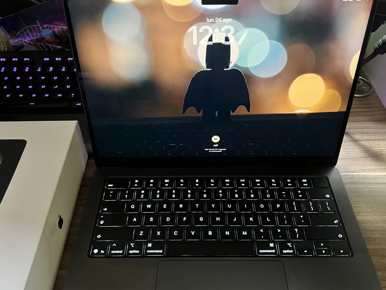 Apple 2026 MacBook Pro Laptop with Apple M5 Pro chip with 15-core CPU and 16-core GPU: Built for AI, 14.2-inch Liquid Retina XDR Display, 24GB Unified Memory, 1TB SSD, Wi-Fi 7; Space Black customer photo 2