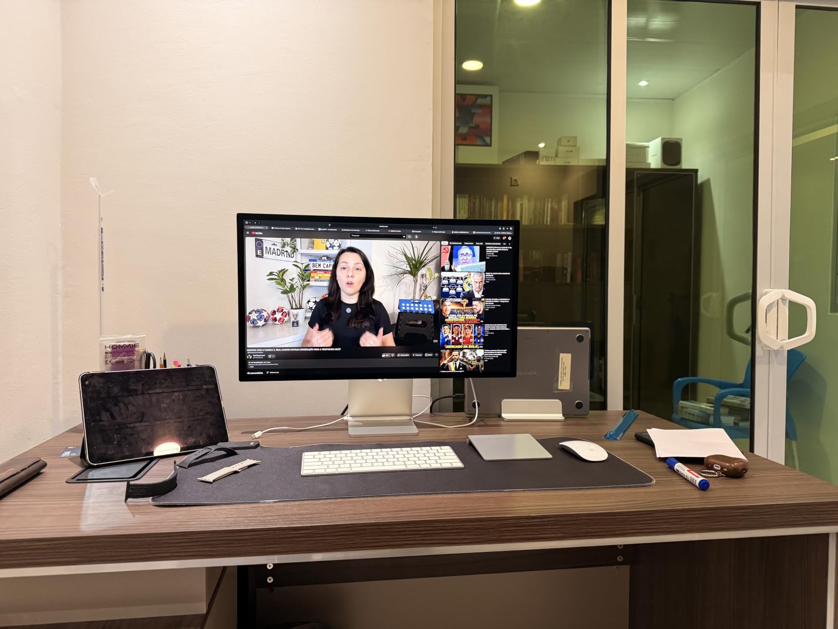 Apple Studio Display: Standard Glass, Tilt-Adjustable Stand customer photo 1