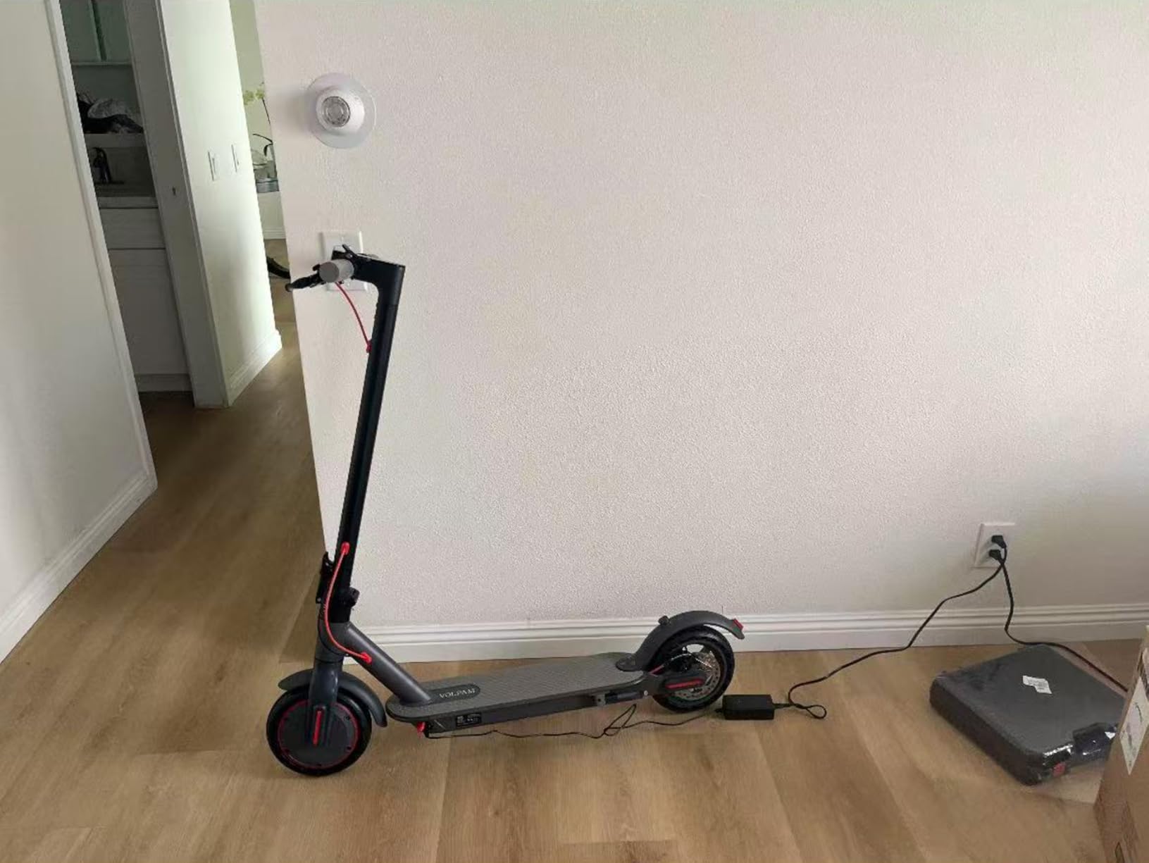 VOLPAM Electric Scooter, 350W/500W Motor, 21/28/40 Miles Long Range customer photo 1