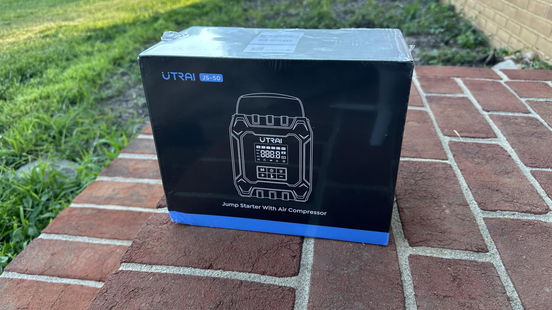 UTRAI 8000A Jump Starter with Air Compressor 160PSI for All Gas/12L Diesel customer photo 1