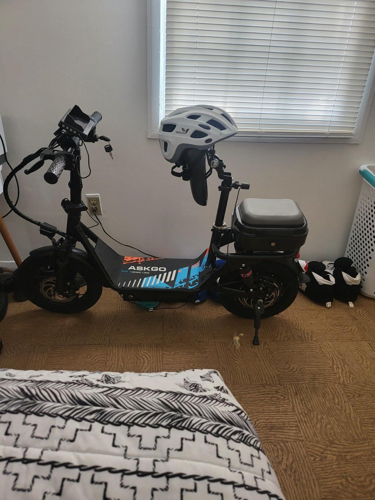Electric Scooter with Seat for Adults, 1000W Peak Motor, Up to 25 MPH 35 Miles, Multiple Suspension, Bright Light, Sturdy Scooter Frame, 14