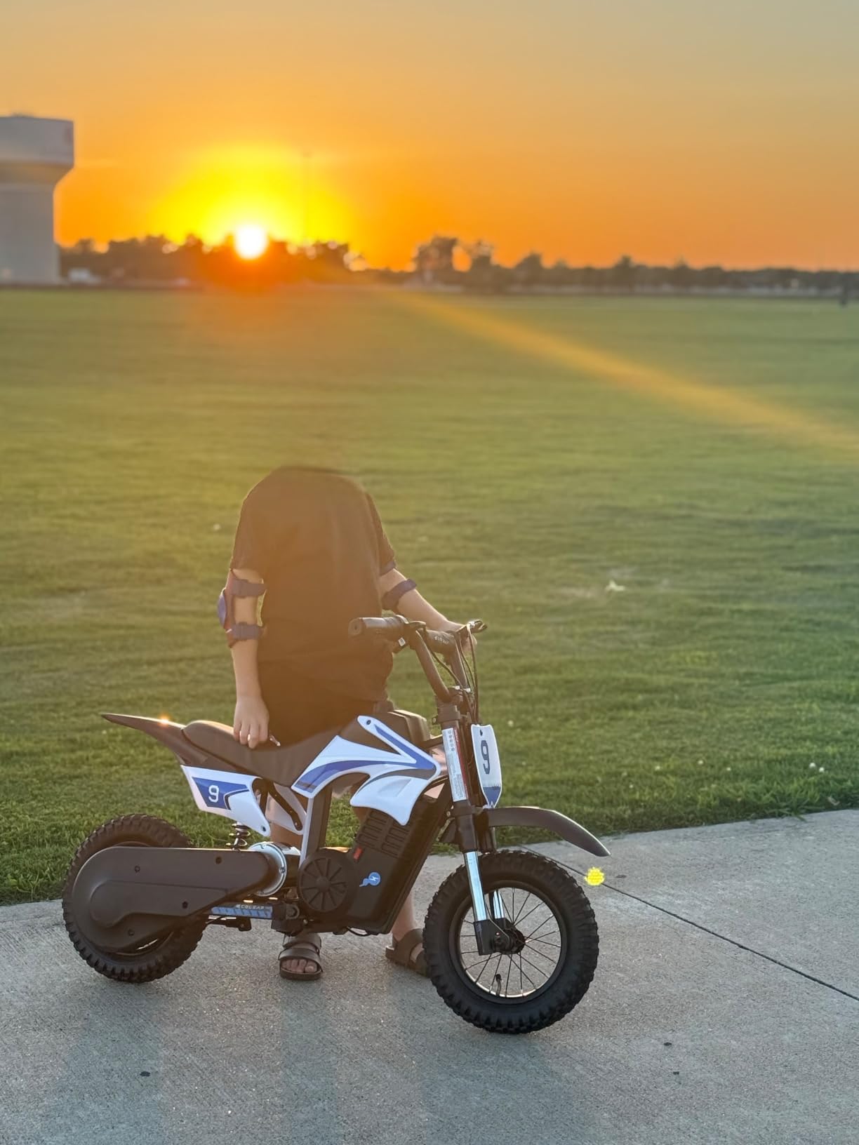 K1 Kids Electric Dirt Bike, 36V, 700W, 16 MPH, 14-Mile, Ages 3-10 (Sky Blue) customer photo 1