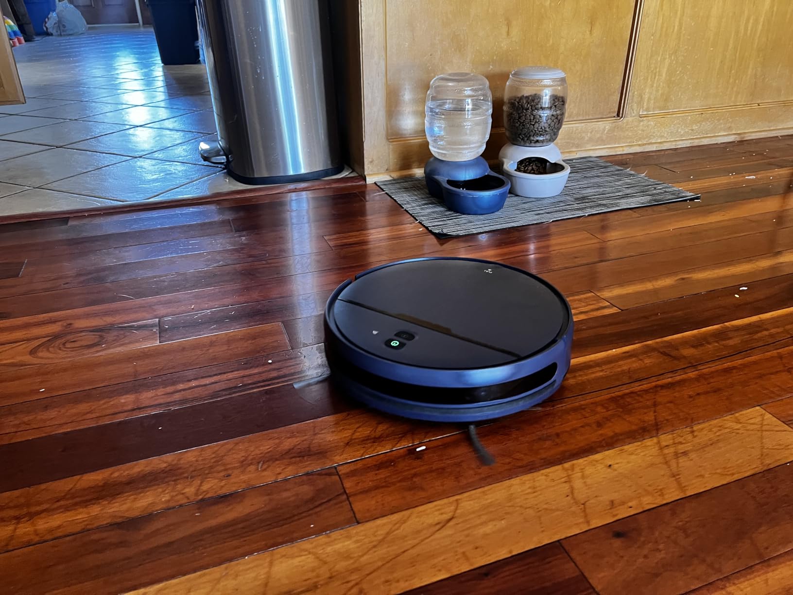 iMartine Robot Vacuum and Mop Combo, Strong Suction, 2-in-1 Dust Box and Water Tank, Works with Alexa/Google Assistant, Long Runtime, Schedule, Quiet, Ideal for Hard Floors, Low-Pile Carpets and Pets customer photo 1