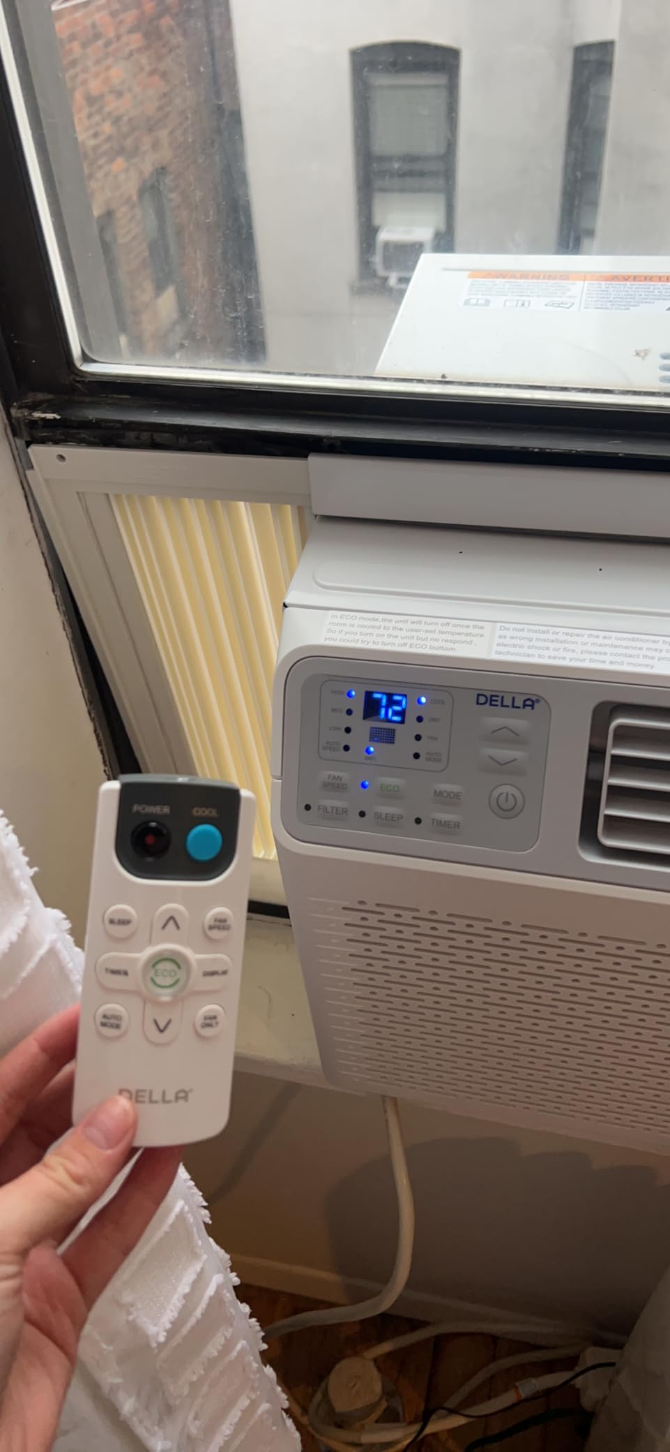 DELLA 6000 BTU AC Unit with Energy Saving Window Air Conditioner,WIFI Smart Controls, GEO Location, Work with Alexa, Cools Up to 250 Sq. Ft, Easy Install,Reusable Filter,Remote, Dehumidifier, Fan customer photo 1